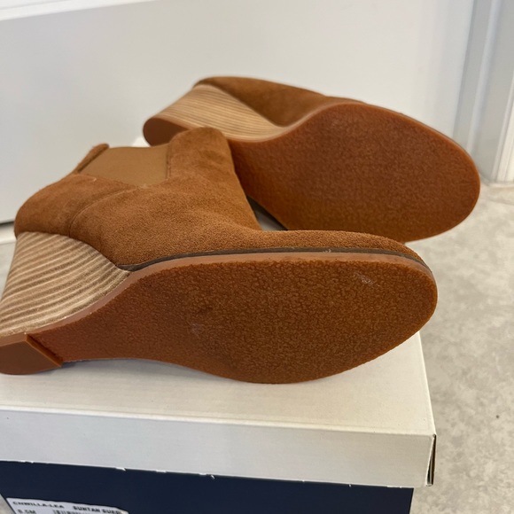 Worn once, suede ankle boots - Picture 2 of 2